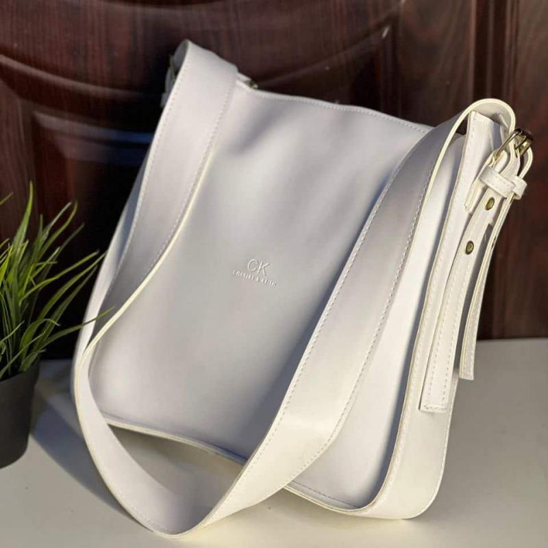 شنطة حريمي ماركة David Jones