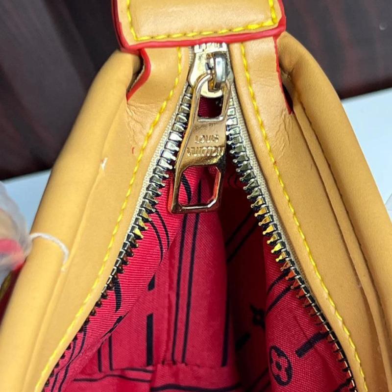 Pinko Mini – شنطة صغيرة بإطلالة كبيرة