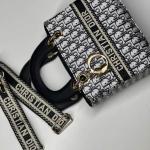 Dior First – أناقة الديور بتفاصيل قريبة من الأصل