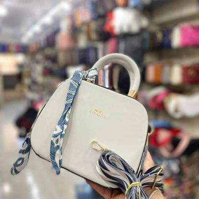 شنطة اوف وايت GUESS