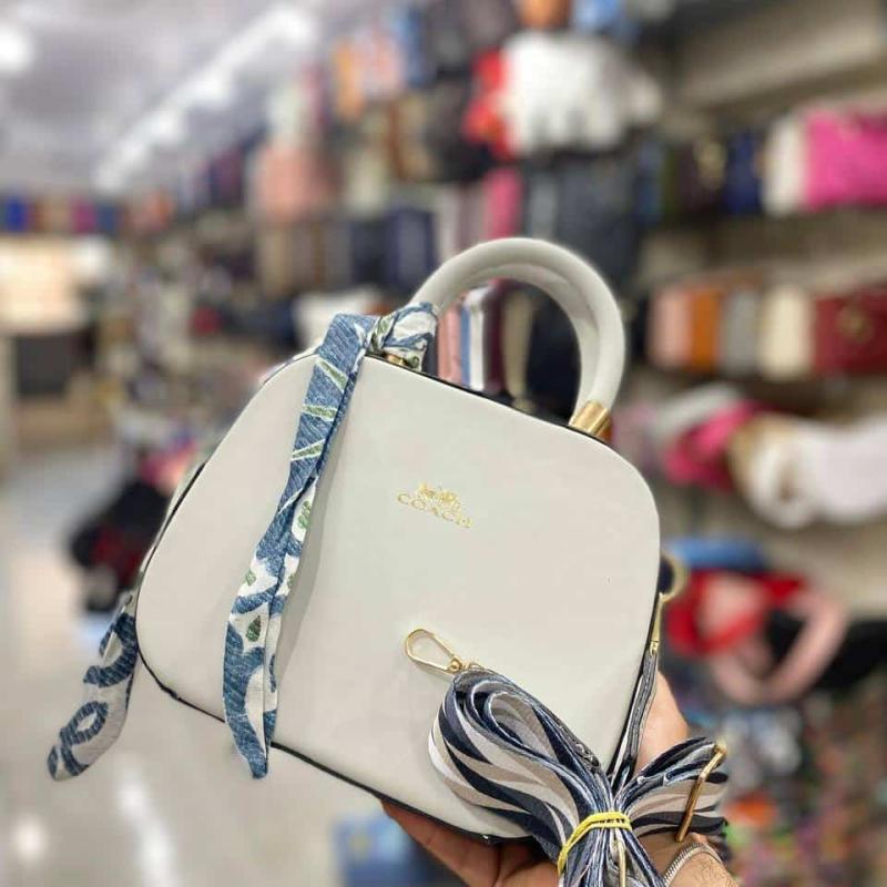 شنطة اوف وايت GUESS
