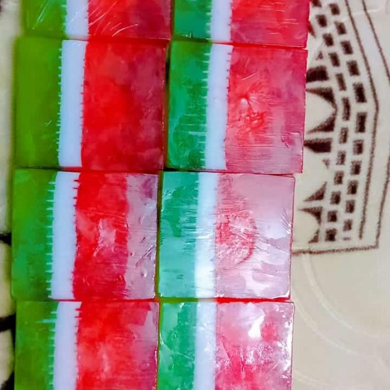 صابونة البطيخ لإزالة البثور والبقع السوداء