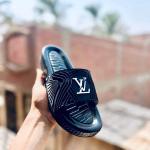 شبشب Louis V Pattern – فخامة الشعار ولمسة مودرن