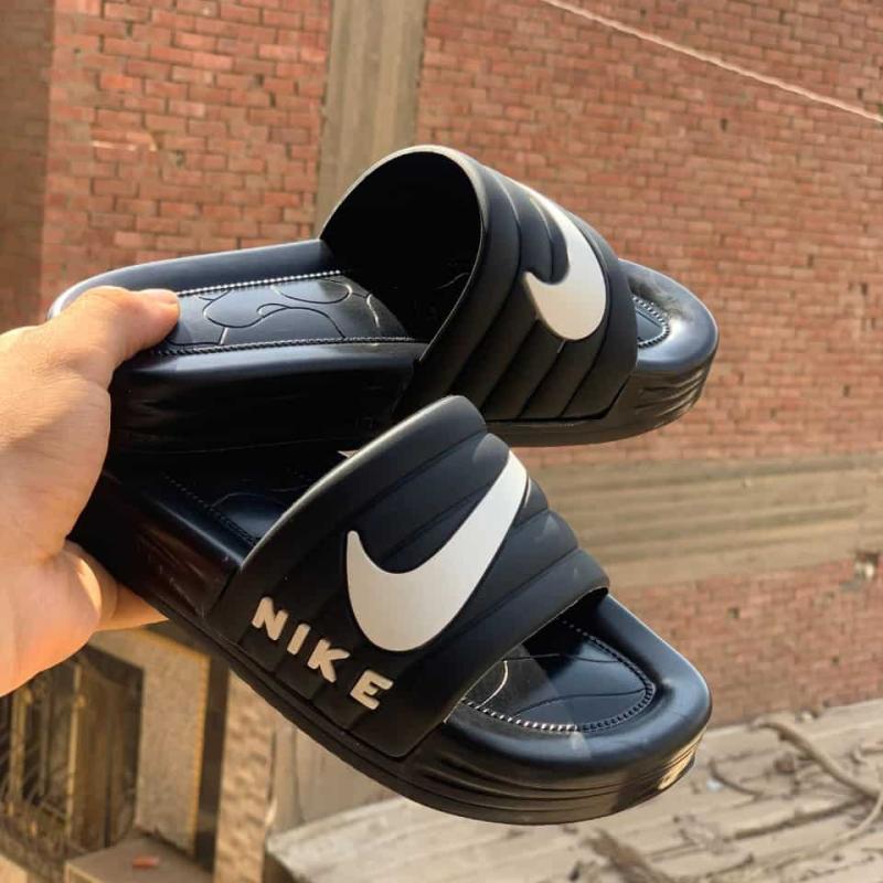 شبشب Nike White Swoosh – الراحة والأناقة في خطوة واحدة